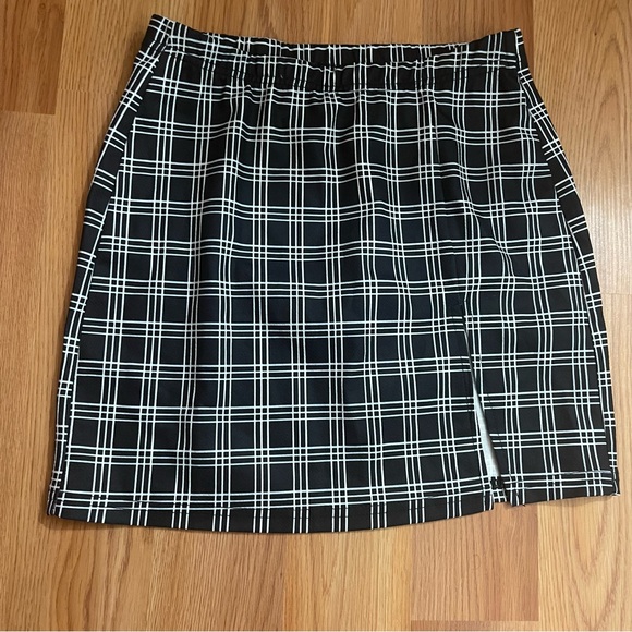 SHEIN Dresses & Skirts - XS Shein Black & White Side Slit Skirt